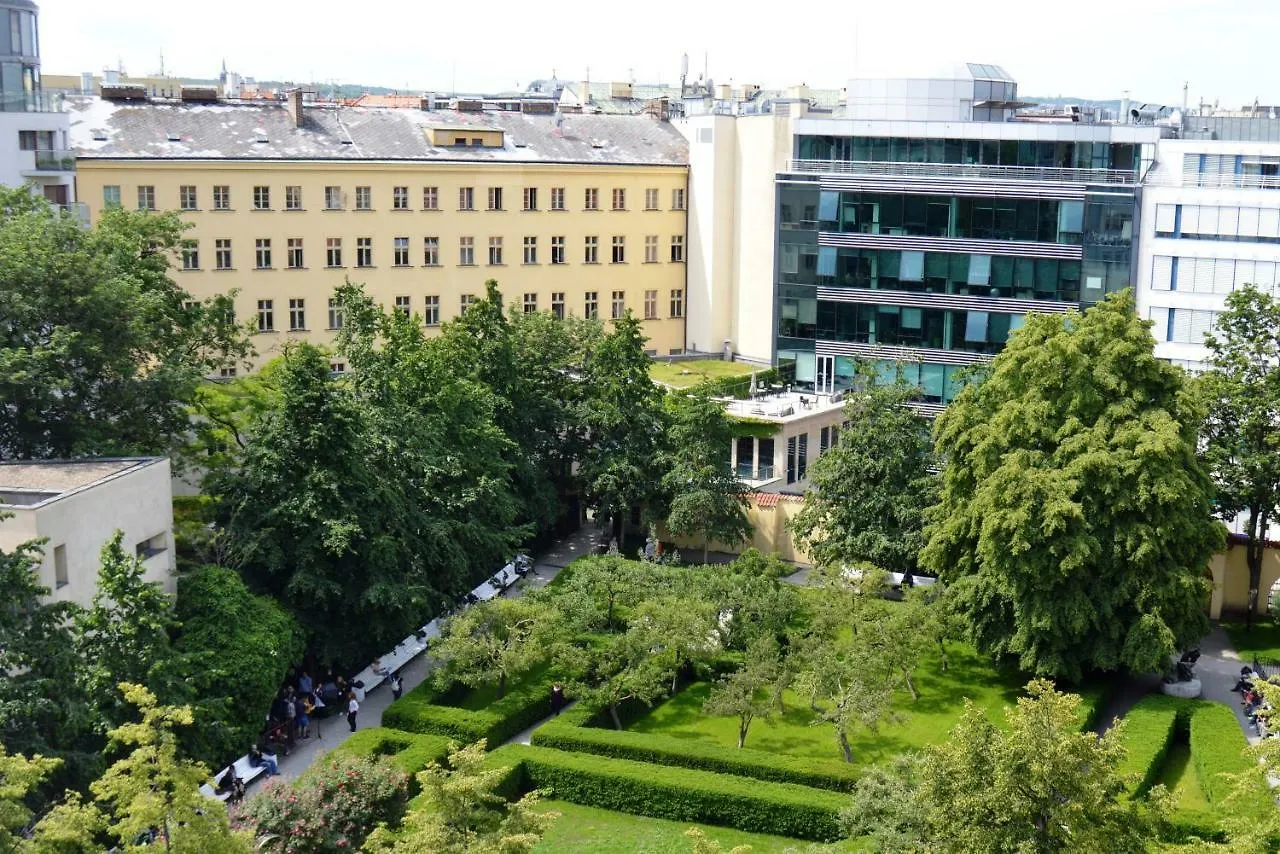 Adria Hotel Praha 4*,