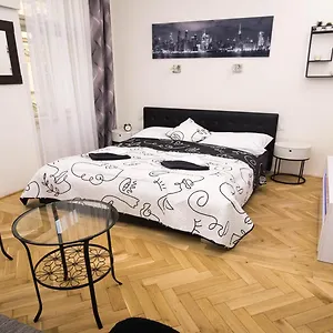 Apartament Black & White By Wenceslas Square And Muzeum, Praga
