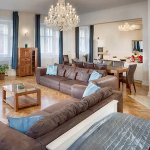 Smetanovo Nabrezi - Riverview Old Town Apartment